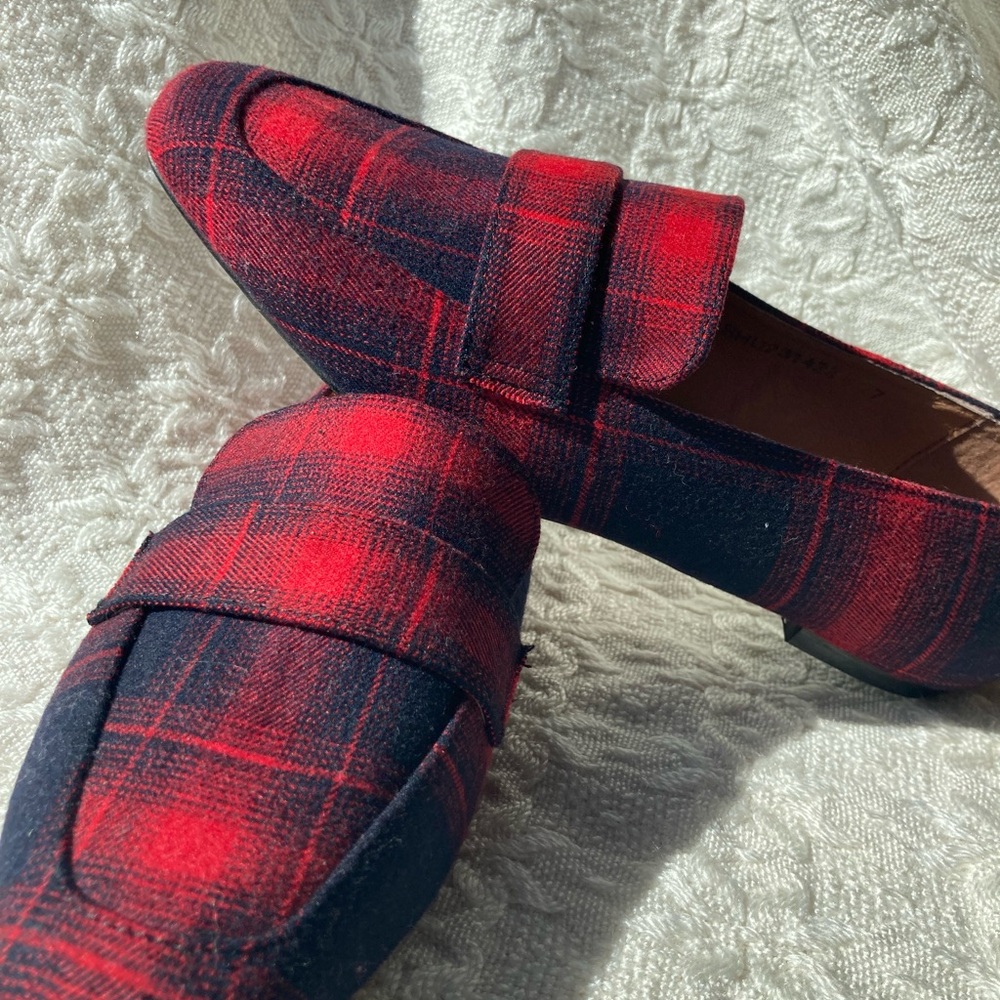 J.Jill red plaid loafer. Great for holidays! Size 7